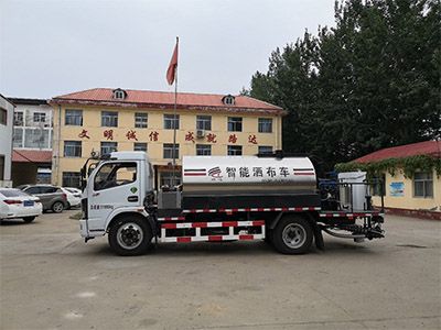 東風六噸瀝青灑布車